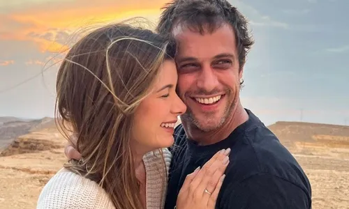 
          Imagem ilustrativa da imagem Ex-galã de 'Malhação' se casa após pedido de noivado na guerra
          