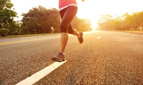 
          Imagem ilustrativa da imagem Exercícios em jejum emagrecem?
          