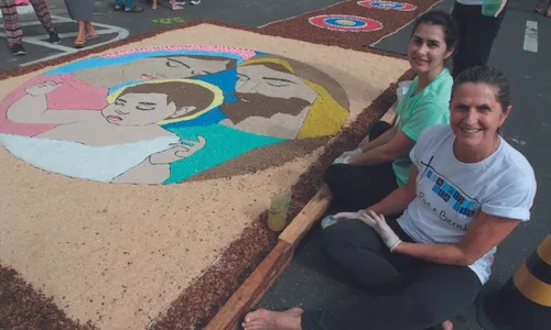 
          Imagem ilustrativa da imagem FOTOS E VÍDEOS | As belezas dos tapetes de Corpus Christi pelo ES
          