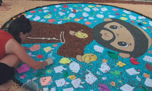 
          Imagem ilustrativa da imagem FOTOS E VÍDEOS | As belezas dos tapetes de Corpus Christi pelo ES
          