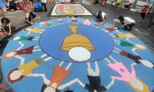 
          Imagem ilustrativa da imagem FOTOS E VÍDEOS | As belezas dos tapetes de Corpus Christi pelo ES
          