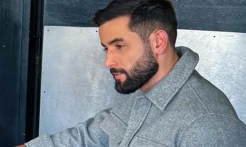 
          Imagem ilustrativa da imagem Faculdade confirma que Matteus Amaral burlou sistema de cotas ao se declarar preto
          