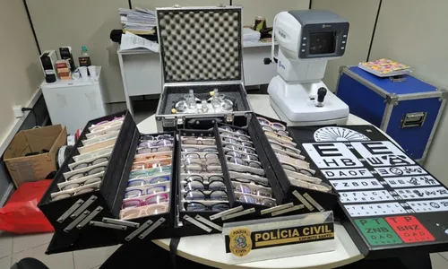 
          Imagem ilustrativa da imagem Falsos oftalmologistas são detidos por exercício ilegal da Medicina durante mutirão
          