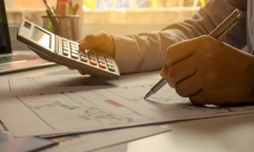 
          Imagem ilustrativa da imagem Fraude financeira: cirurgião plástico perde R$ 2 milhões
          