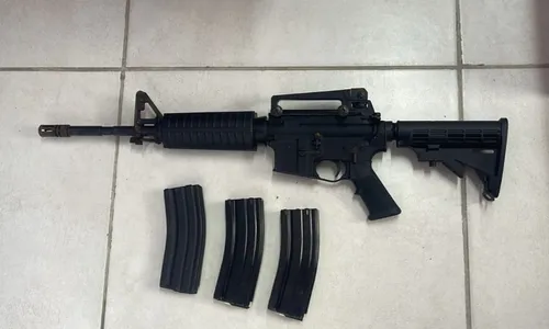 
          Imagem ilustrativa da imagem Fuzil escondido em máquina de lavar é apreendido pela polícia
          