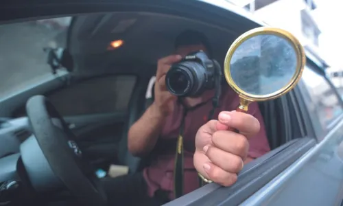 
          Imagem ilustrativa da imagem GPS, escuta e até disfarce de mendigo para flagrar traição
          