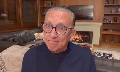 
          Imagem ilustrativa da imagem Galvão Bueno critica substituição de Vini Jr.: 'Não se tira o grande jogador'
          