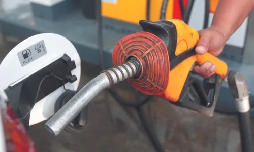 
          Imagem ilustrativa da imagem Gasolina pode custar mais de 6 reais com aumento
          