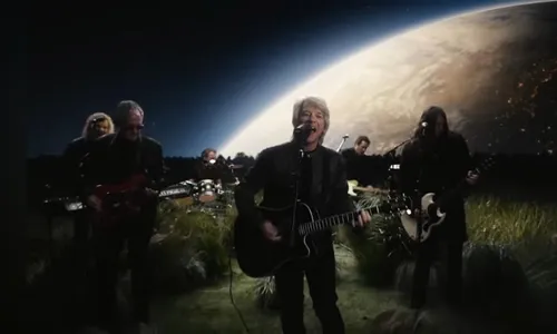 
          Imagem ilustrativa da imagem Gravadora do Bon Jovi é acusada de vender autógrafos falsos; entenda
          