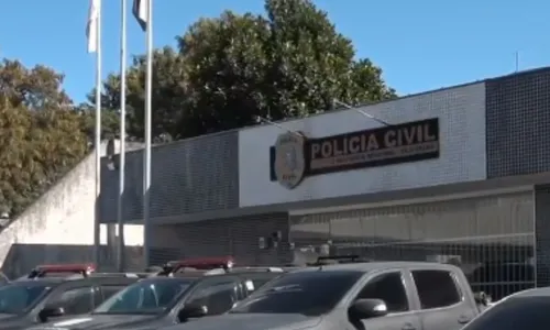 
          Imagem ilustrativa da imagem Homem cansa de esperar a polícia e leva suspeito de furto para delegacia a pé
          