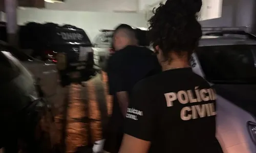 
          Imagem ilustrativa da imagem Homem é preso suspeito de filmar e divulgar vídeo íntimo de mulher no ES
          