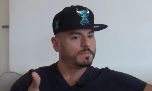 
          Imagem ilustrativa da imagem Humorista Carlinhos Mendigo é preso por dívidas de pensão alimentícia
          