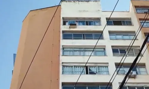 
          Imagem ilustrativa da imagem Idoso é esfaqueado dentro de apartamento após marcar encontro em Vitória
          