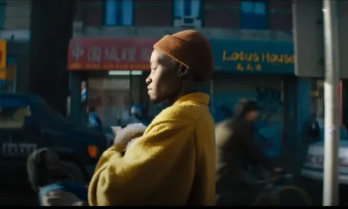 
          Imagem ilustrativa da imagem Invasão alienígena chega aos cinemas em história da origem de franquia de sucesso
          