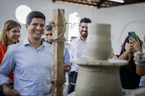 
          Imagem ilustrativa da imagem João Campos sanciona Lei que declara a utilidade pública da Oficina Brennand
          