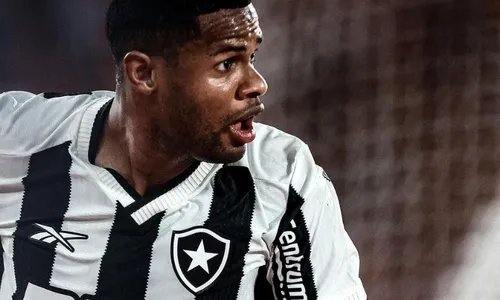 
          Imagem ilustrativa da imagem Júnior Santos renova com o Botafogo até 2027 após receber sondagens do Cruzeiro
          