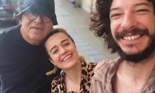 
          Imagem ilustrativa da imagem Karine Carvalho nega viver trisal e diz que post foi brincadeira: 'Grande amigo'
          