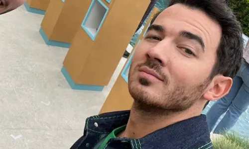 
          Imagem ilustrativa da imagem Kevin Jonas, do Jonas Brothers, passa por cirurgia para remover célula cancerígena
          