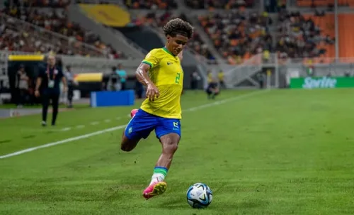 
          Imagem ilustrativa da imagem Lateral Pedro Lima é convocado para período de treinos com a seleção sub-20
          