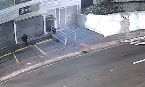 
          Imagem ilustrativa da imagem Loja de doces é invadida por criminosos em Vila Velha
          