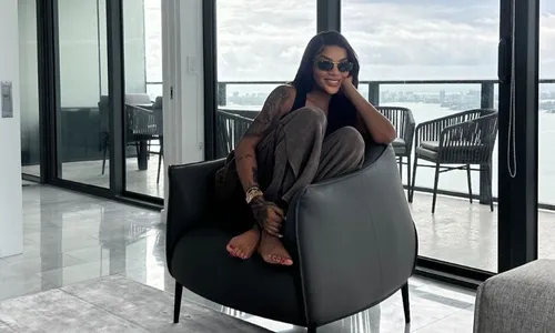 
          Imagem ilustrativa da imagem Ludmilla compra apartamento em Miami com vista para o mar; veja vídeo
          
