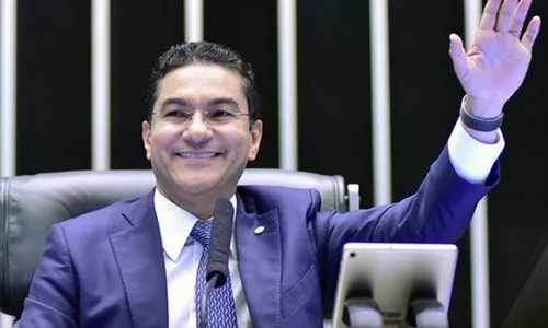 
          Imagem ilustrativa da imagem Lula reluta apoiar Pereira para não afrontar Lira
          