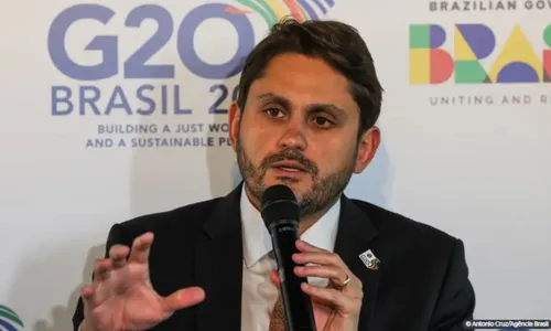 
          Imagem ilustrativa da imagem Ministro das Comunicações é indiciado pela Polícia Federal
          