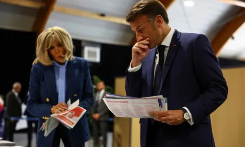 
          Imagem ilustrativa da imagem Macron convoca eleições legislativas, após reconhecer derrota nas eleições da UE
          