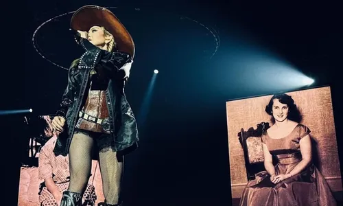 
          Imagem ilustrativa da imagem Produtora do show de Madonna é notificada por danos ao calçadão de Copacabana
          