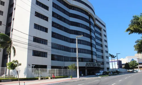 
          Imagem ilustrativa da imagem Mais de 3,5 mil capixabas vão receber do INSS até R$ 84 mil
          