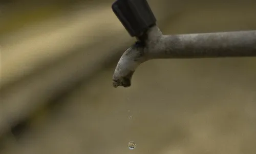 
          Imagem ilustrativa da imagem Manutenção da Cesan pode deixar bairros de 4 cidades da Grande Vitória sem água
          