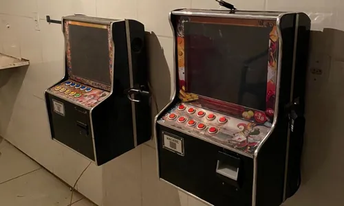 
          Imagem ilustrativa da imagem Máquinas caça-níquel são apreendidas dentro de bar em Viana
          