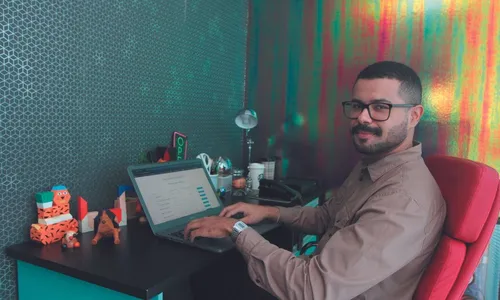 
          Imagem ilustrativa da imagem Máquinas versus humanos: tecnologia não resolve e pessoas são contratadas
          