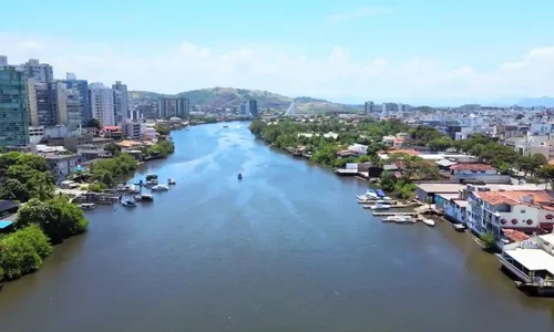 
          Imagem ilustrativa da imagem Marinha investiga acidente de jet ski que deixou duas jovens feridas em Vitória
          