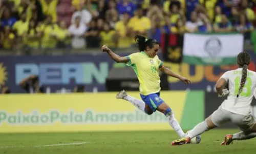 
          Imagem ilustrativa da imagem Marta marca dois e Brasil goleia Jamaica por 4 a 0 na Arena de Pernambuco
          