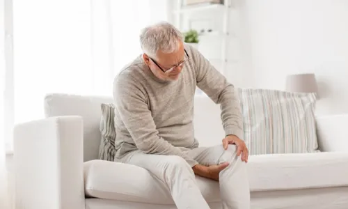 
          Imagem ilustrativa da imagem Médico geriatra alerta: “O idoso não deve se acostumar com a dor"
          