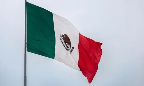 
          Imagem ilustrativa da imagem Mexicanos devem eleger 1º mulher presidente neste domingo
          