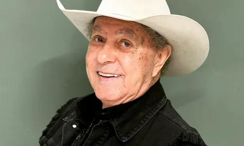 
          Imagem ilustrativa da imagem Cantor Milionário passa por cirurgia para colocar marca-passo
          