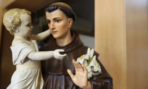 
          Imagem ilustrativa da imagem Missas, bênçãos e distribuição de pães na festa de Santo Antônio
          