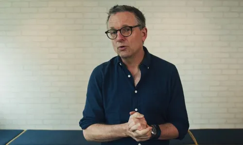 
          Imagem ilustrativa da imagem Apresentador de TV Michael Mosley morreu de causa natural, informa autópsia
          