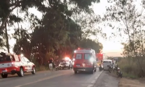 
          Imagem ilustrativa da imagem Motociclista e passageiro morrem após acidente no Noroeste do ES
          