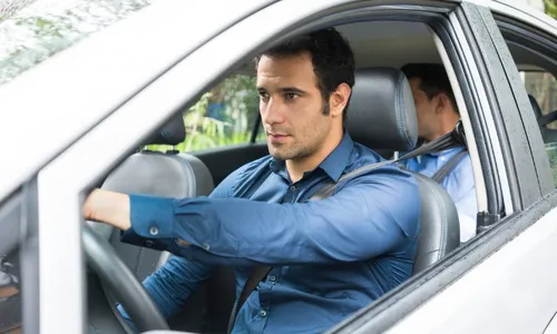 
          Imagem ilustrativa da imagem Motoristas têm trabalhado mais e ganhado menos
          