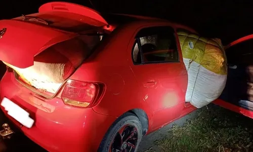 
          Imagem ilustrativa da imagem Mulher é presa por furtar carga de caminhão que tombou na BR-101 no ES
          