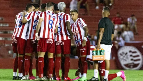 
          Imagem ilustrativa da imagem Náutico fica apenas no empate diante do Caxias e sai debaixo de vaias nos Aflitos
          