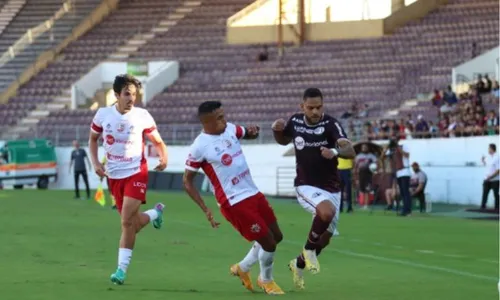 
          Imagem ilustrativa da imagem Náutico sofre apagão em jogo contra a Ferroviária, na Fonte Luminosa
          