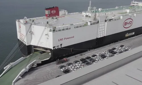 
          Imagem ilustrativa da imagem Navio próprio da BYD atraca no Brasil pela primeira vez, com 5.000 carros
          