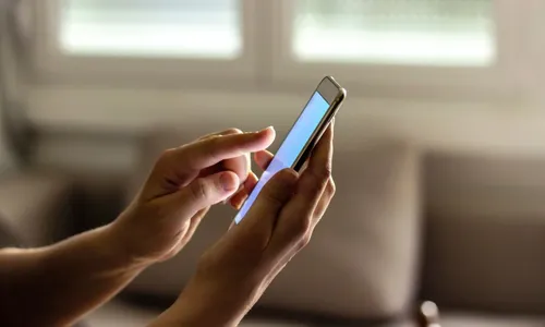 
          Imagem ilustrativa da imagem Novo recorde na venda de celulares ilegais no Brasil
          