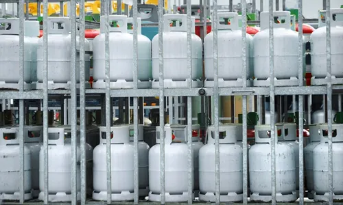 
          Imagem ilustrativa da imagem Novos preços da gasolina e do gás de cozinha começam a valer nesta terça-feira
          