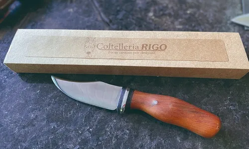 
          Imagem ilustrativa da imagem O coronel aposentado que faz facas artesanais no ES
          