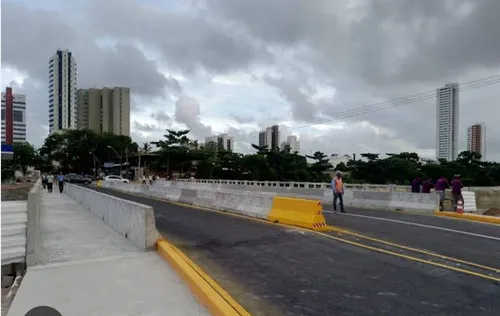 
          Imagem ilustrativa da imagem Obra em ponte muda trânsito em Olinda. Veja como fica
          